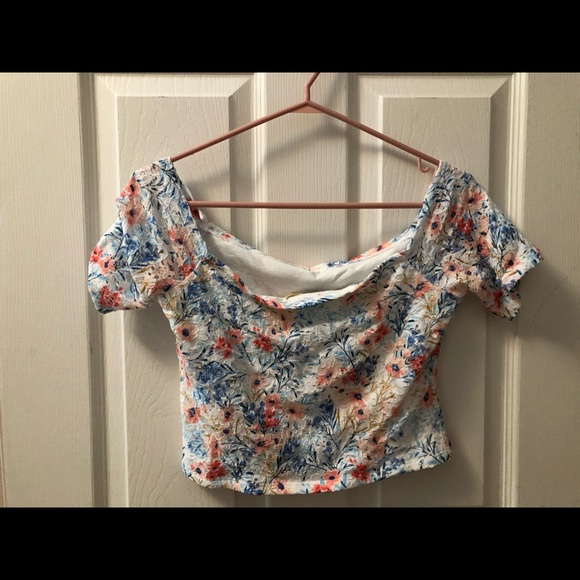 Hollister Floral crop top - Picture 3 of 3